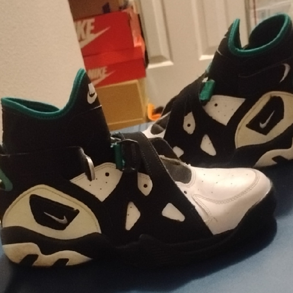 Nike Kids Black and White Sneakers
